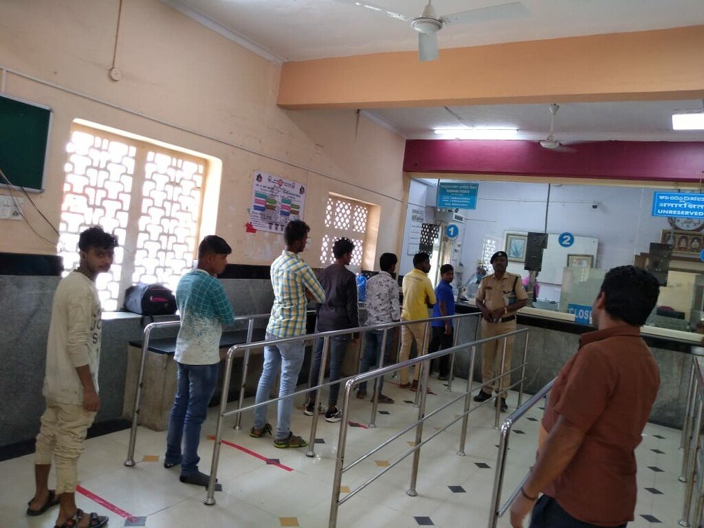 Rlys mark out 'safe social distance' 1 1584777230625