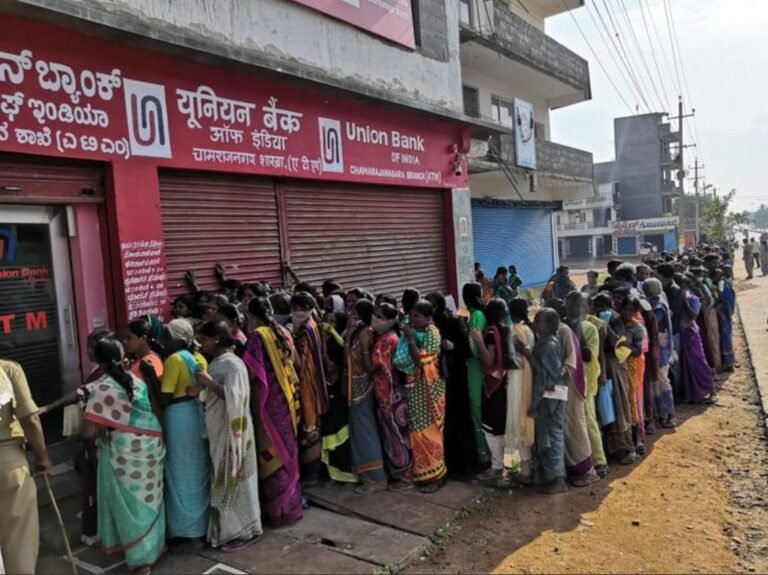 Social distancing ditched in scramble for 'Jan Dhan' cash 4 IMG-20200408-WA0014