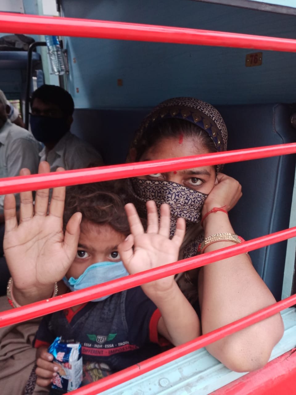 UP-bound migrants stranded after route change 1 EYTjDnlWsAAOb19