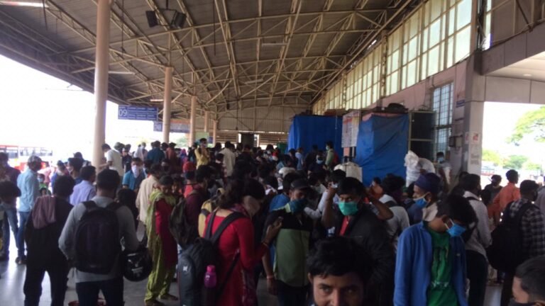 Chaos at Bengaluru bus depot as hundreds flock to go home 6 WhatsApp Image 2020-05-02 at 13.36.43