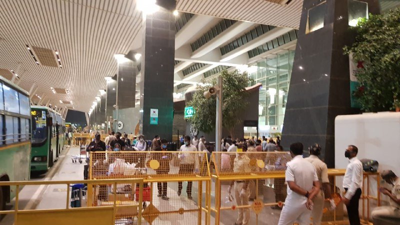 148 arrive from Singapore, no suspect cases 1 airport