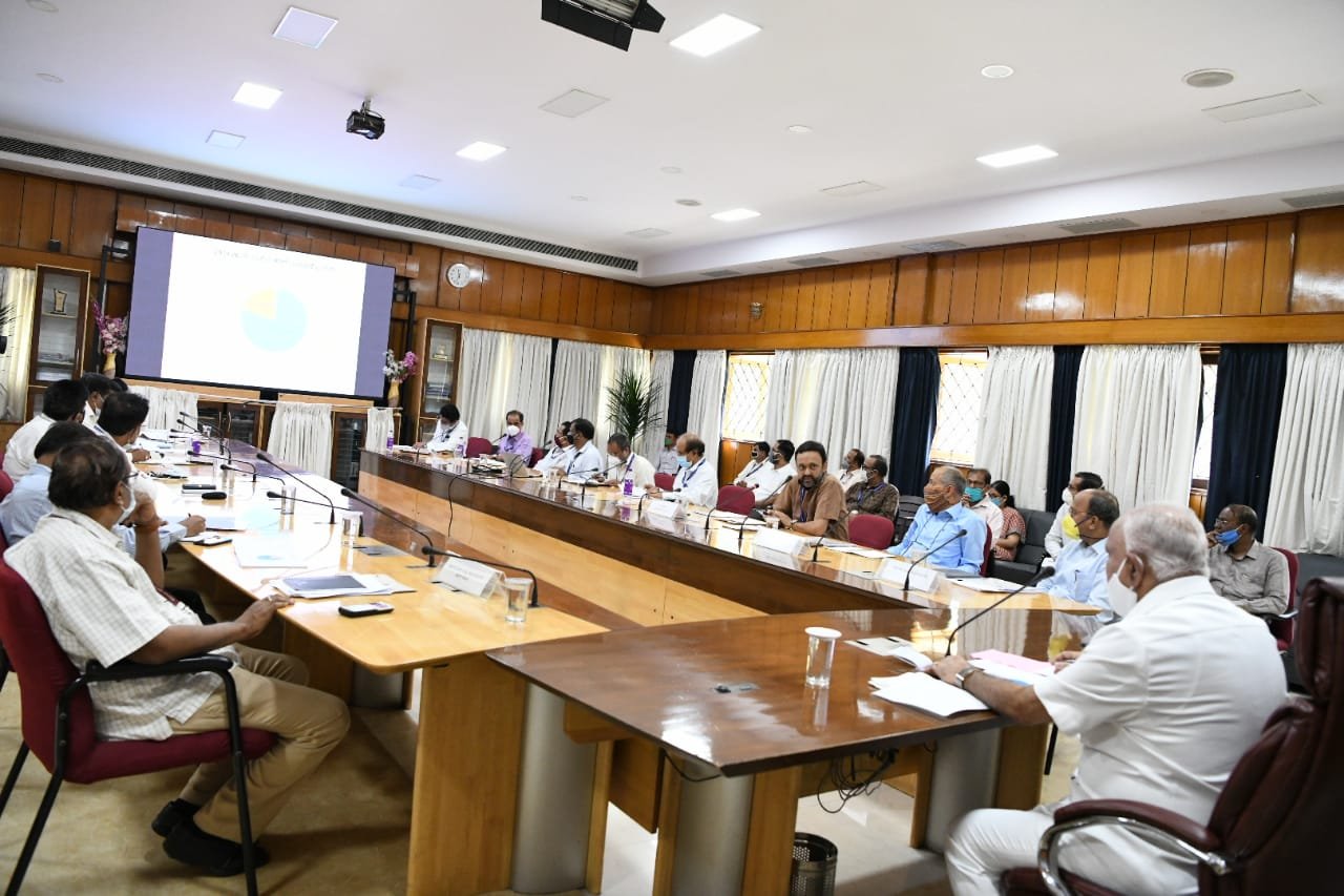 Don’t harass businessmen, CM tells tax officials 1 dd50e704-dda6-41aa-b067-fdff924461ce