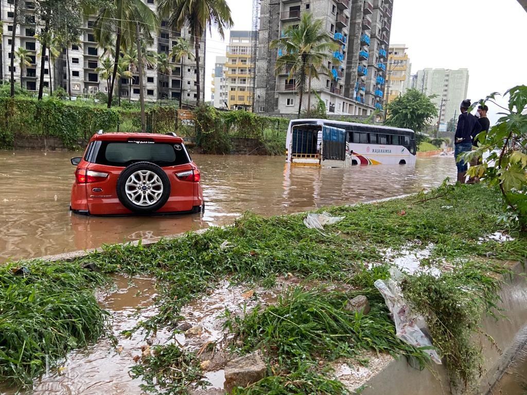Retaining wall breached, Vrishabhavathi river flows onto road 1 IMG_20200626_070924