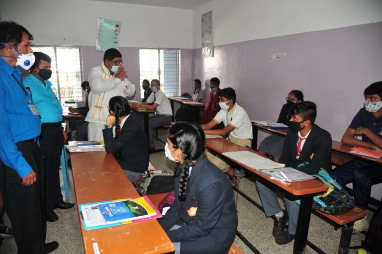 Hasaan District Minister K Gopalaiah