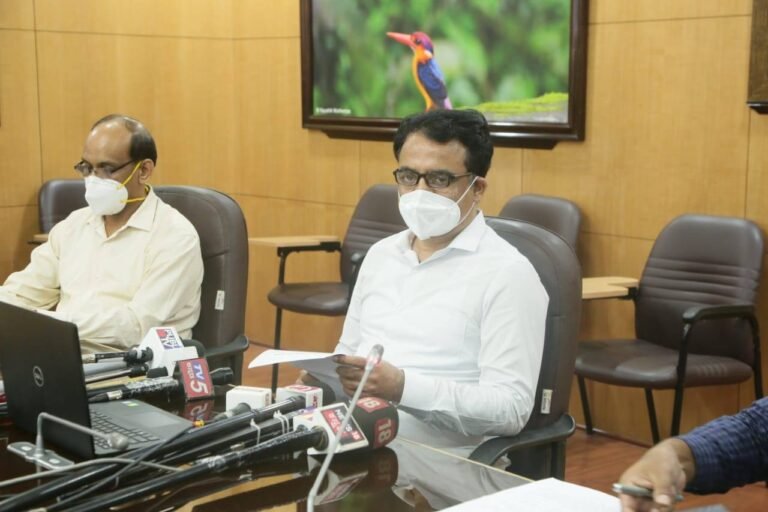 DCM Ashwath Narayan. To his right is Higher Education Department Additional Chief Secretary EV Ramana Reddy