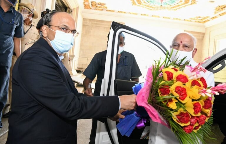 BSY marks 1 year in office with statewide live address 7 Chief Minister BS Yediyurappa is welcomed by Chief Secretary TM Vijay Bhaskar on Monday.