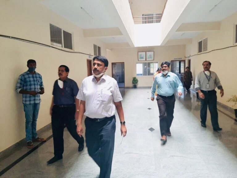 As containment zones skyrocket, former BBMP chief to oversee food supplies 2 IAS officer G Kumar Naik conduction inspection at one of the quarantine centre