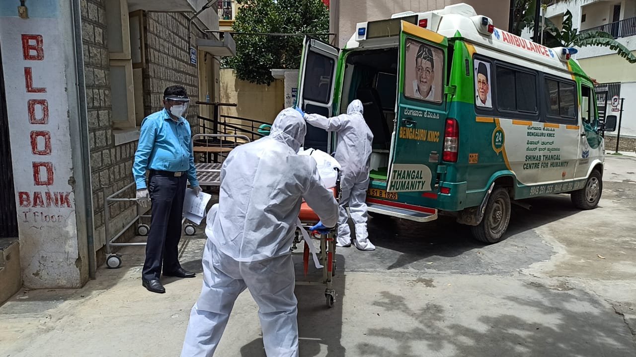 Bodies of COVID-19 victims "rotting" in Bengaluru hospital for over one year 1 Final insult: Solitary cremation for Covid victim abandoned by kin