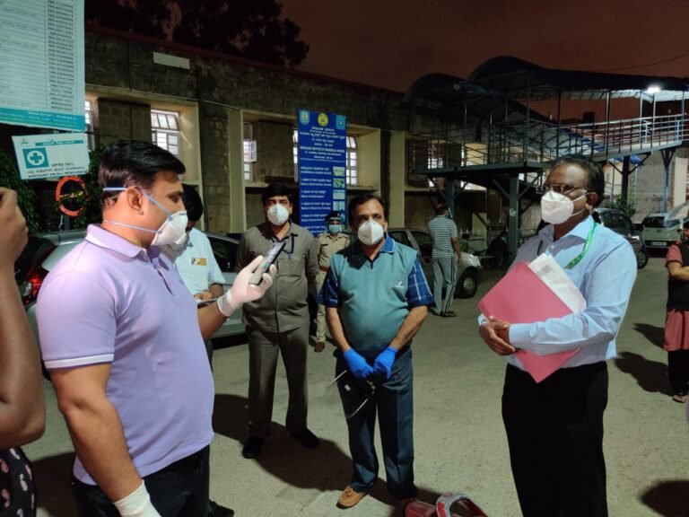 IAS- IPS team to monitor hospitals’ Covid compliance 7 Medical Education Minister Dr K Sudhakar conducting inspection in one of the city based hospital.