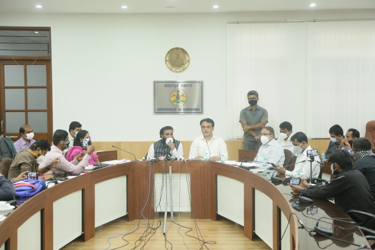 Govt rebuts 'Covid corruption' charges 1 Ashwath Narayan and B Sriramulu