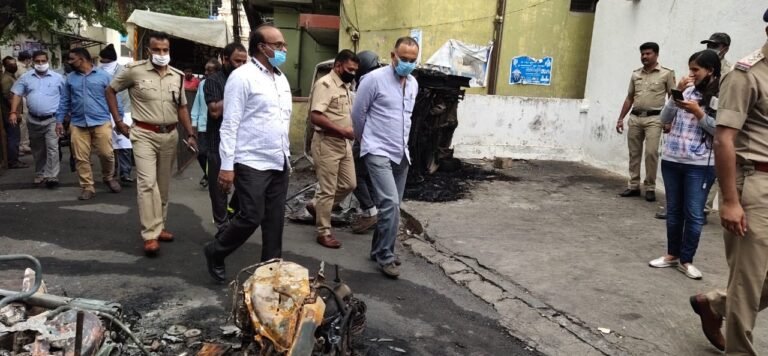 Karnataka Congress admits attack on its MLA's house was preplanned 1 Dinesh Gundu Rao at violence site