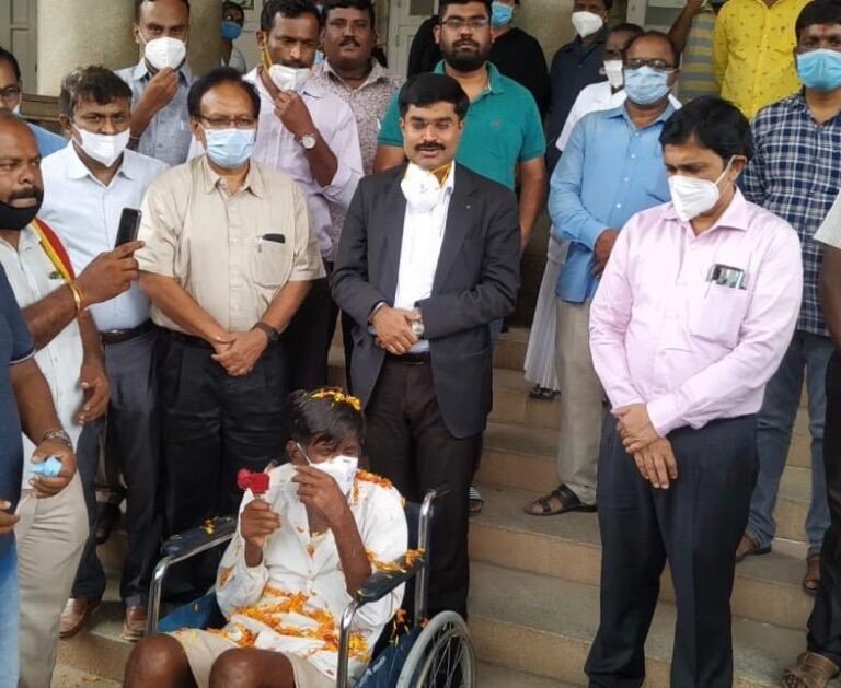 State’s Covid recovery rate is 42%: Minister 4 Mandya's Kamegowda (Lake Man), who was suffering from a coronavirus was discharged from Hospital on Monday.