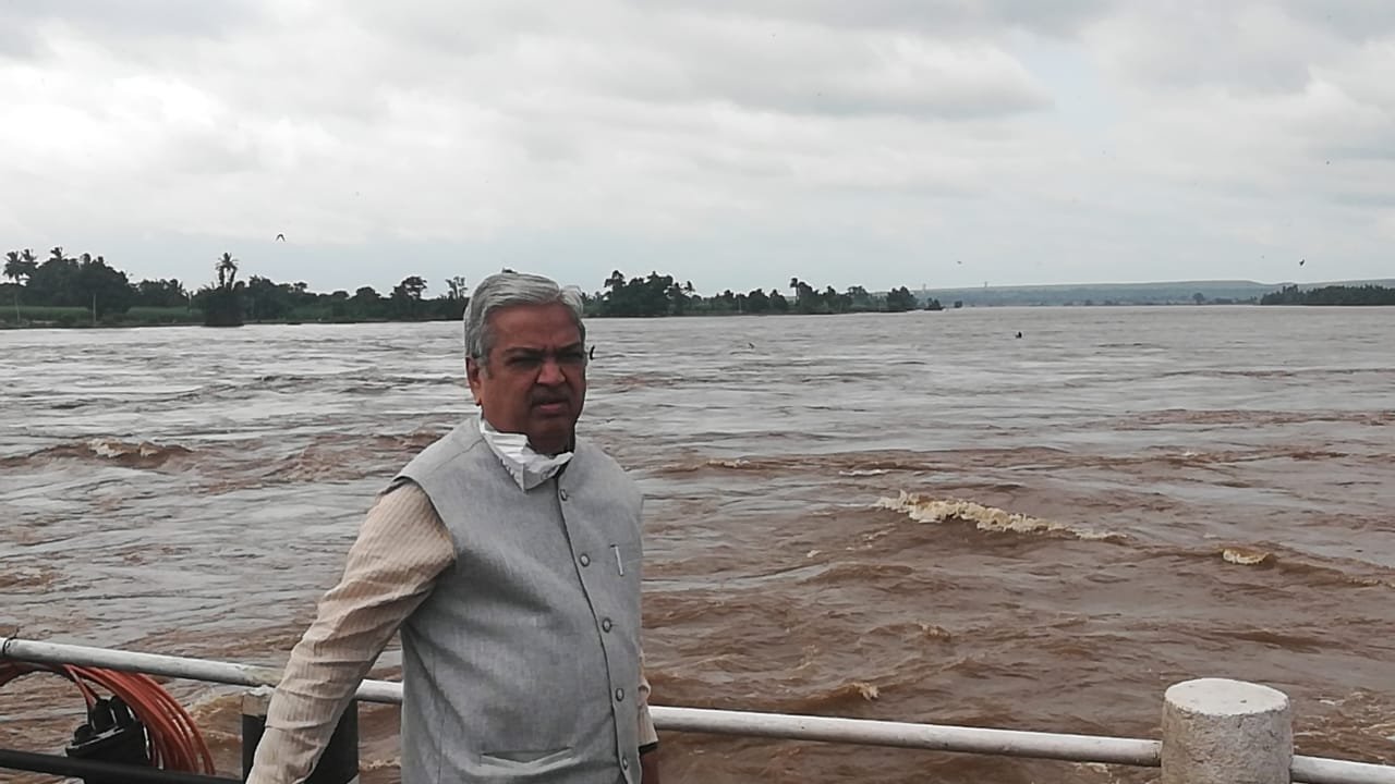 DCM Govind Karjol inspecting flood areas