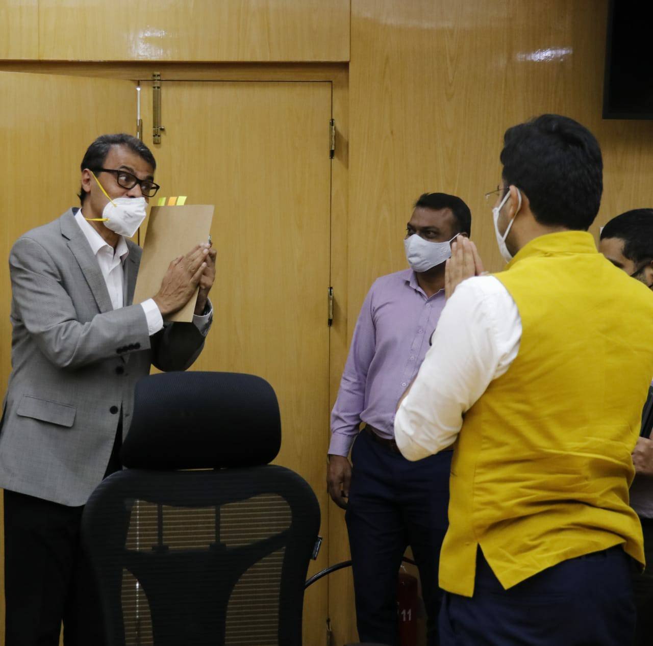 Surya meets RBI officials over Raghavendra bank depositors' money