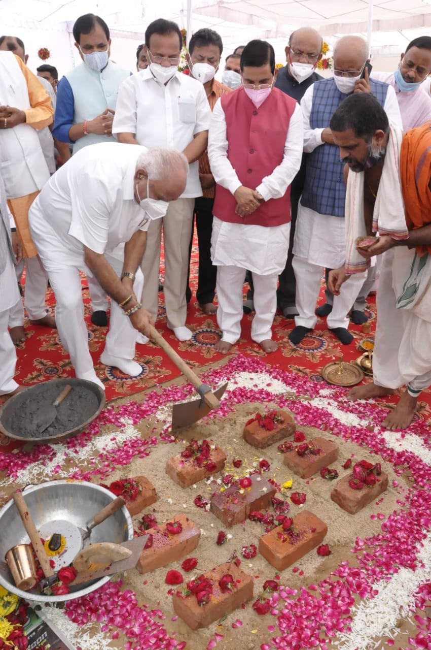 CM launches Karnataka Bhavan's reconstruction
