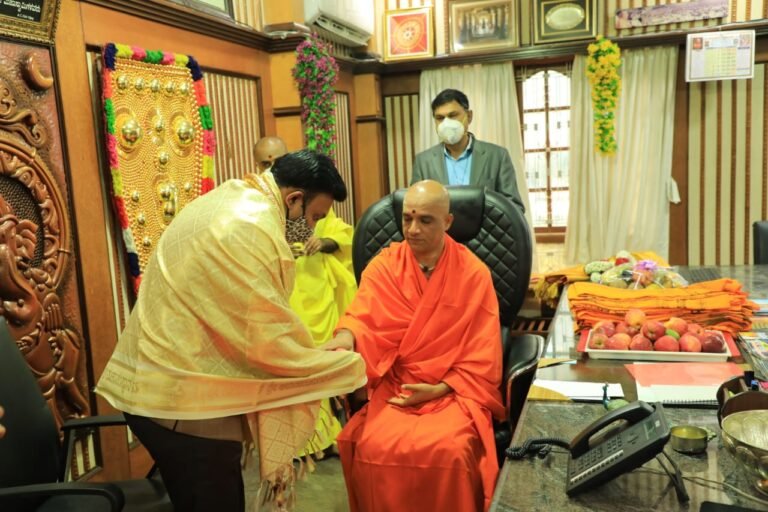 New Karnataka Health Minister pledges to bring under control Covid-19 at the earliest