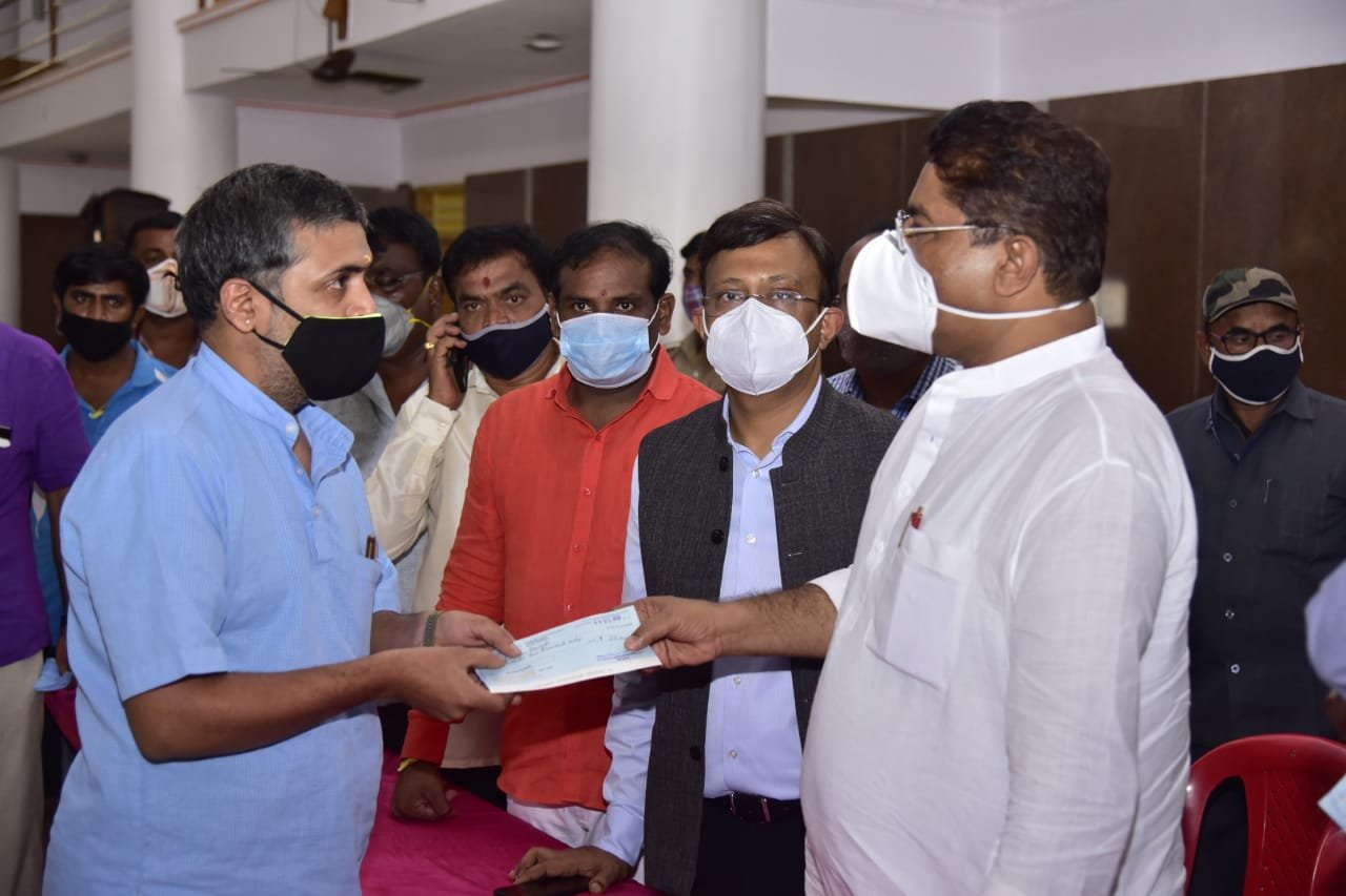 BBMP distributes Rs 86 lakh compensation in Hosakerehalli