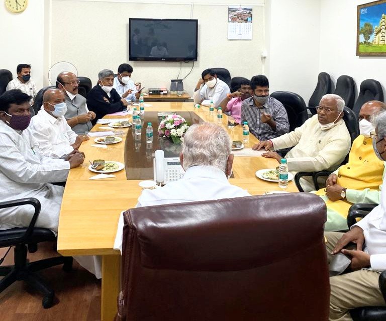 CM’s meeting with party MPs ends in a jiffy 1 CM chairing meeting with MPs1