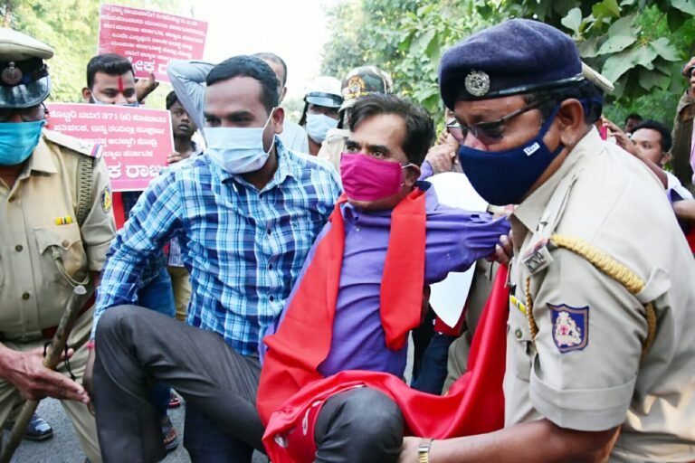 Karnataka Horata Samiti workers arrested for demanding separate state