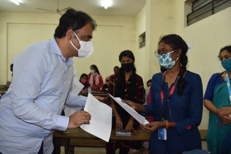 Colleges in K'taka reopen to lukewarm response