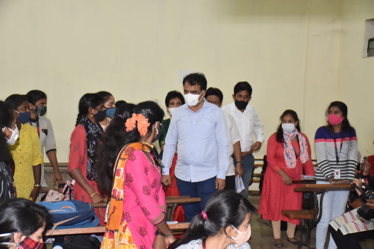 Colleges in K'taka reopen to lukewarm response