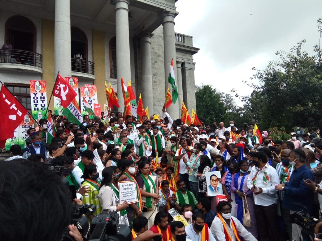 Bharat Bandh against farm laws impacts life in parts of Karnataka 1 WhatsApp Image 2020-12-08 at 12.07.15