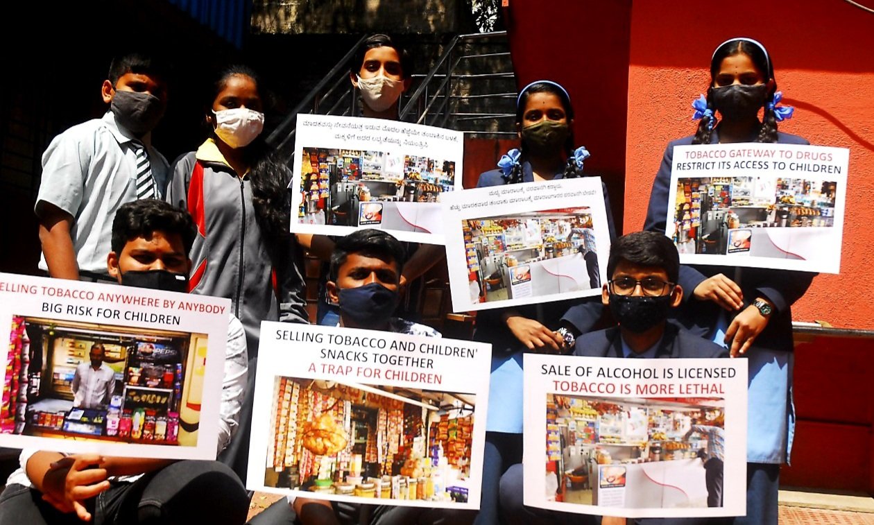 Children holding placards urging Vendor Licensing