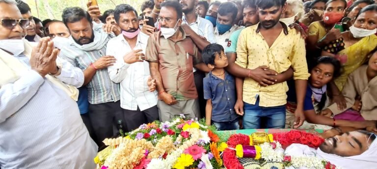 Siddaramaiah at Mandya youths funeral