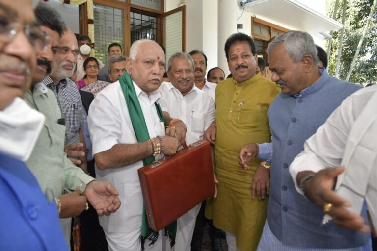 Chief Minister BS Yediyurappa presenting the State Budget for the financial year 2021-22. Watch Live... 5 Karnataka budger 2021
