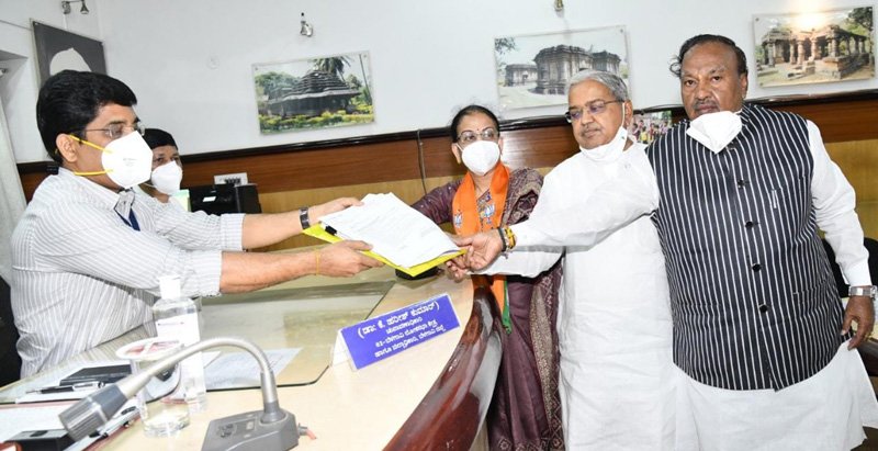 Mangala Suresh Angadi files nomination