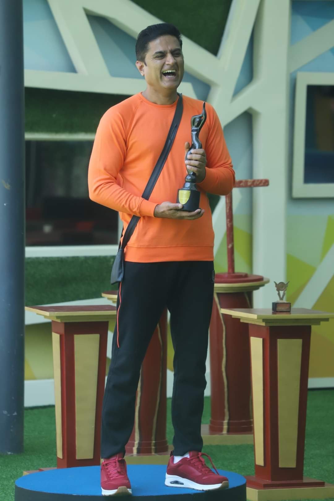 REALITY check -- Prashanth Sambaragi changed 26 dresses in a week! 1 Prashanth Sambaragi
