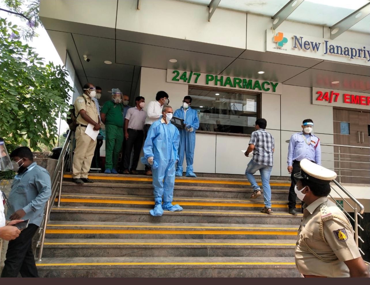 Manivannan-Alok Kumar duo expose Bengaluru hospital’s fudging on Covid beds 1 IAS Manivannan and IPS Alok Kumar in PPE kit outside New janapriya hospital
