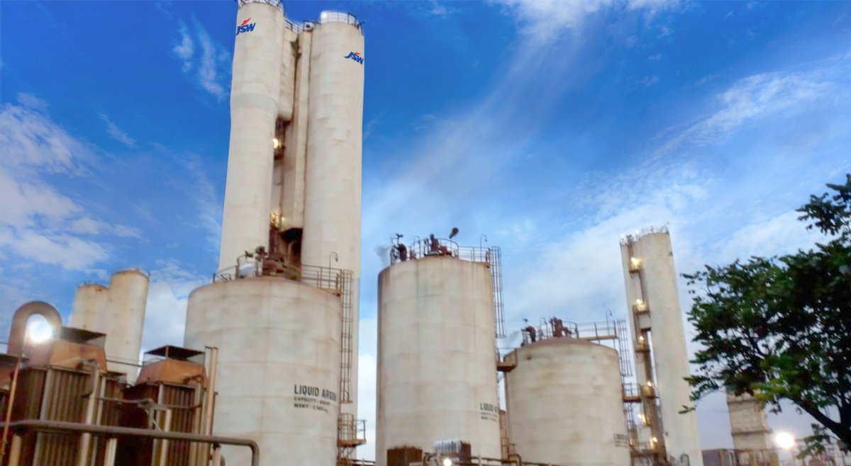 JSW Steel to supply 1,000 tons of liquid medical oxygen per day from Friday 1 oxygen-tank-1