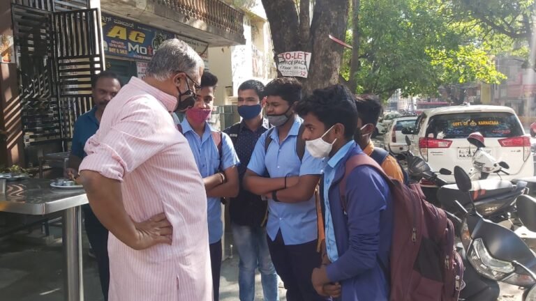 Suresh Kumar with stundets1