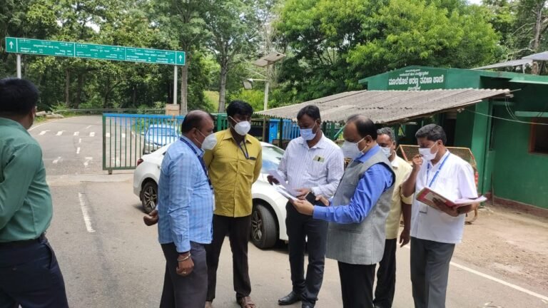 Chamarajanagar Deputy Commissioner M R Ravi on Thursday paid a surprise visit to check surveillance measures in place at Moolehole checkpost at Karnataka-Kerala border in the district.