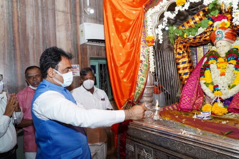 Hubballi will see industrial growth under 'Beyond Bengaluru' scheme: Dy CM 10 DCM ashwathnarayan at Hubali Mutt3