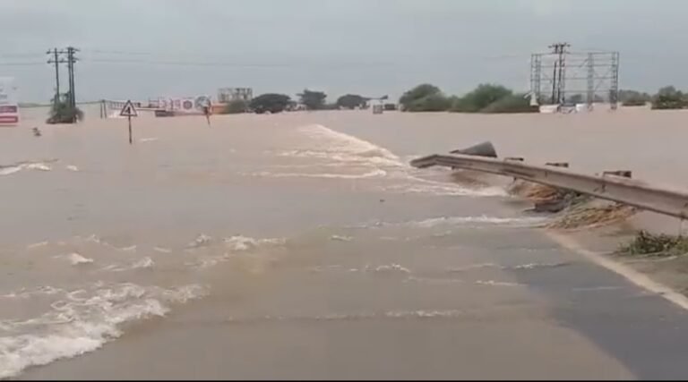 Karnataka CM Yediyurappa directs officials to oversee relief efforts in the wake of heavy rains 8 National Highway No 4 near Kolhapur in Maharashtra