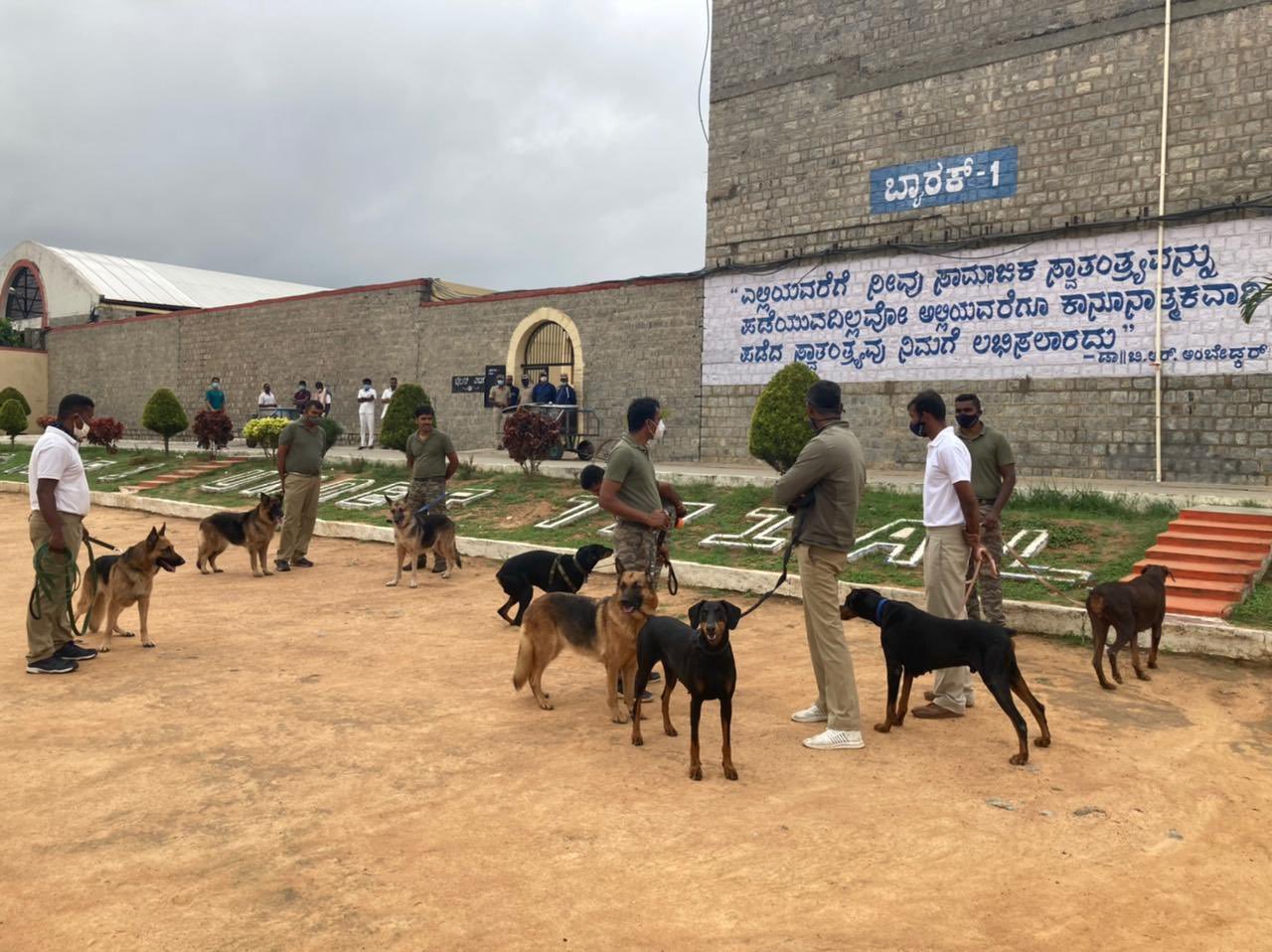 Rowdyism thrives in Bengaluru's Central Jail!3