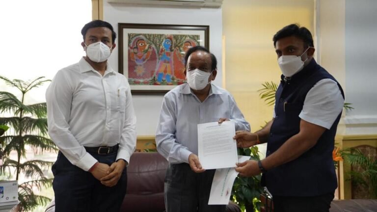 Karnataka Health Minister in Delhi, pitches for state projects 8 Karnataka Health Minister in Delhi, pitches for state projects