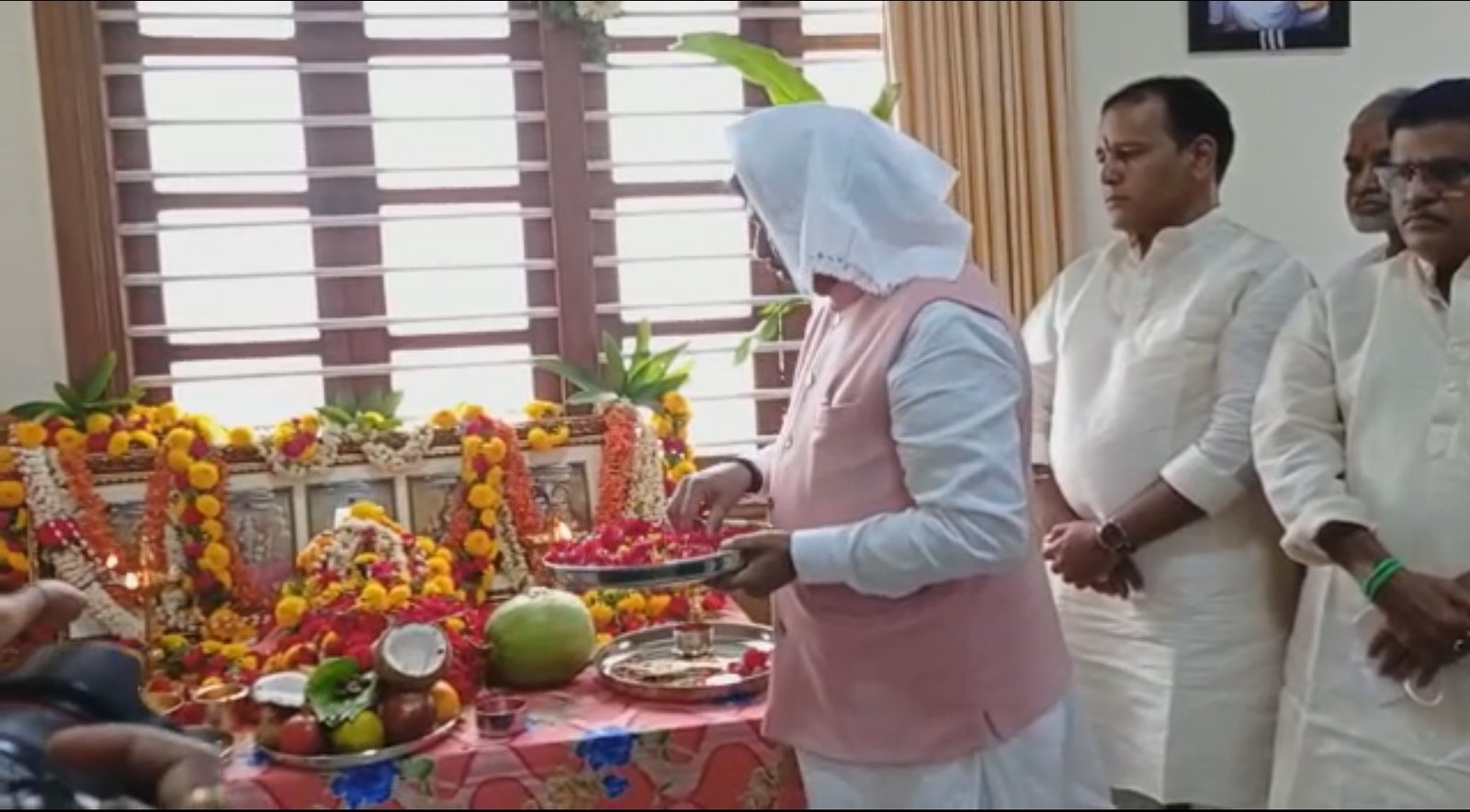 Karnataka Plans to revive loss-making industries ready: Minister 1 Nirani performing Pooja at his office in Bengaluru