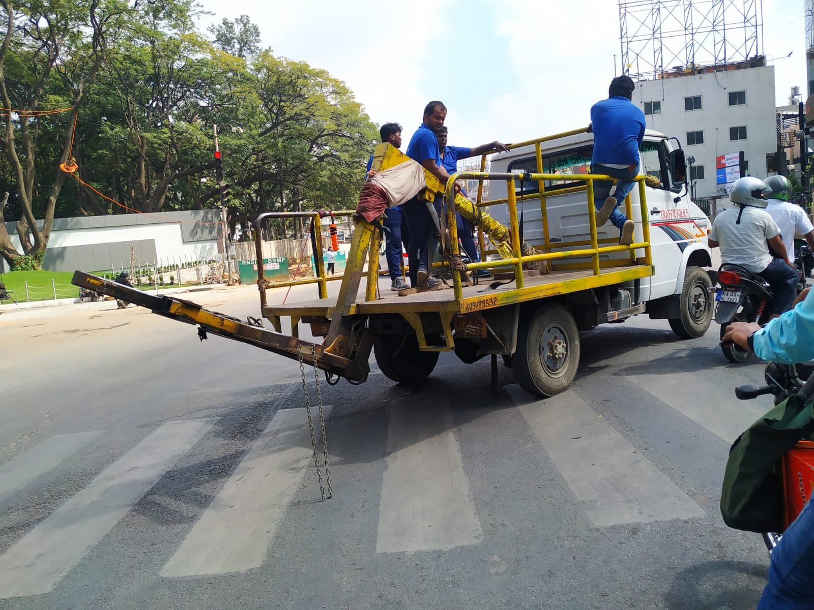No high-handedness while towing vehicles, Karnataka Home Minister warns cops 1 Bangalore towing vehicle2