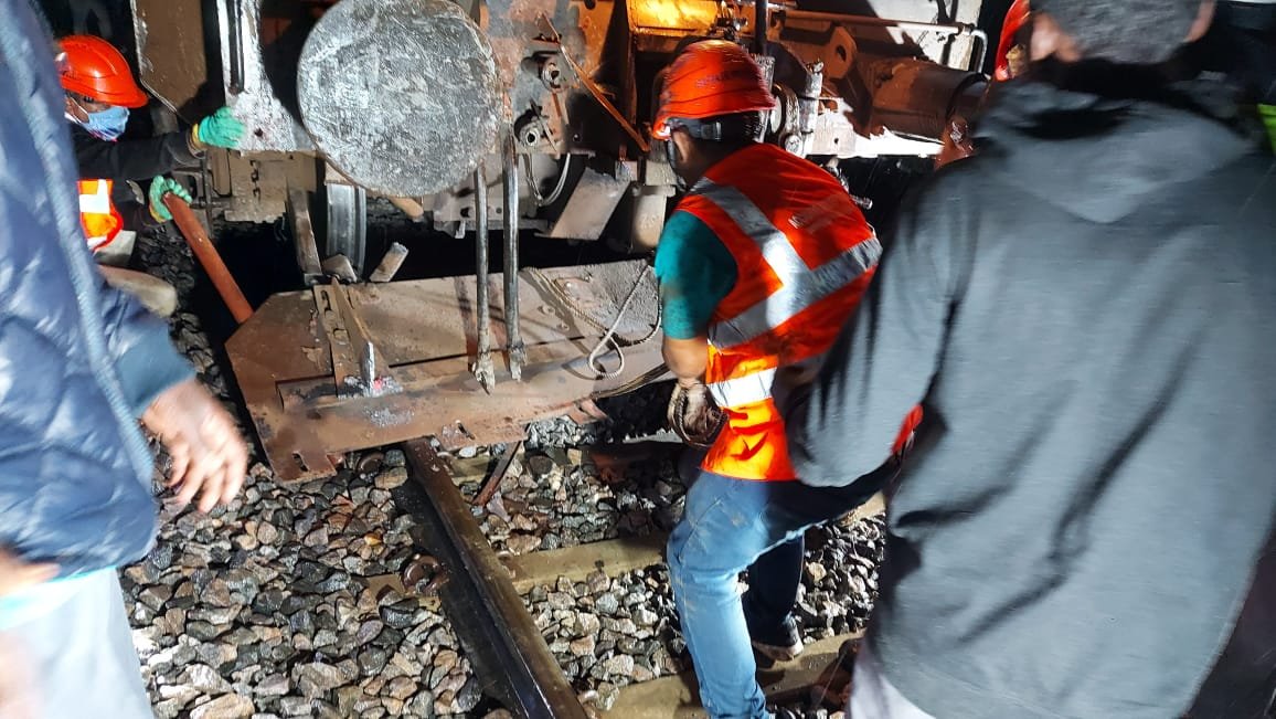 Bengaluru railway cops nab runaway truck driver who caused near-fatal accident 1 Mysore-Mayiladuthurai Express driver applied emergency brakes after truck illegally crossed track at 8.30 pm on Monday