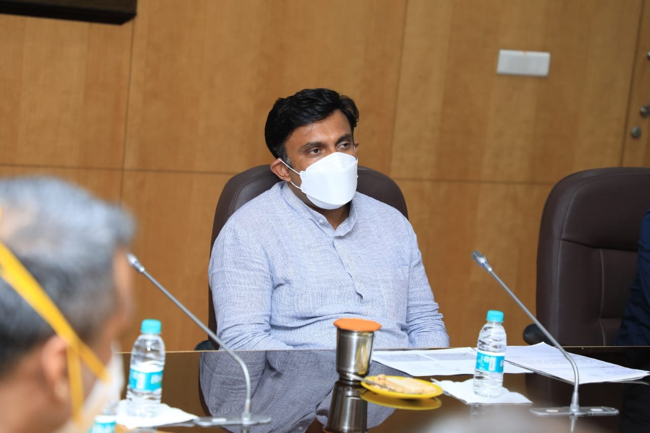 Omicron-infected Bengaluru doctor has ‘no health issues’: Karnataka Health Minister 1 Dr K Sudhakar