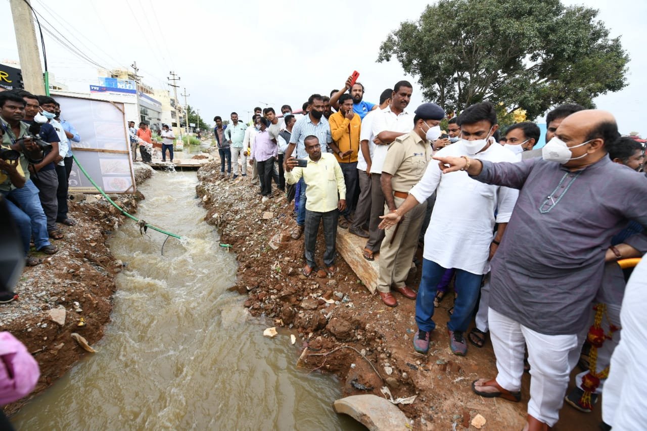 CM does recce of rain-hit areas in Chikkaballapur