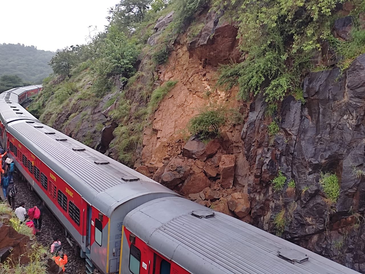 Seven coaches of Bengaluru-bound train derail in TN no casualty reported says Rlys 1 Seven coaches of Bengaluru-bound train derail in TN no casualty reported says Rlys