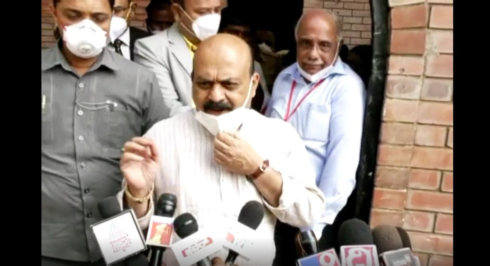 Karnataka CM to meet Union Health Minister to discuss administration of booster dose of COVID vaccine 1 Bommai at Dharwad