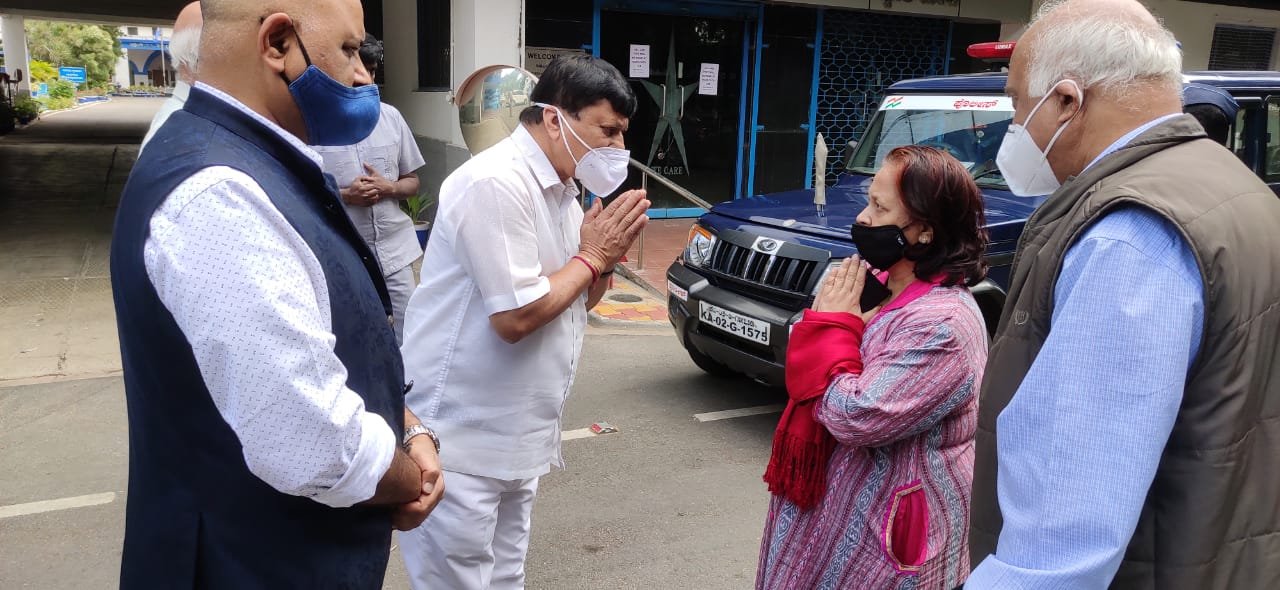 Karnataka Home Minister visits Command Hospital, inquires about Gr Capt Varun Singh's health 1 Karnataka Home Minister visits Command Hospital, inquires about Gr Capt Varun Singh's health