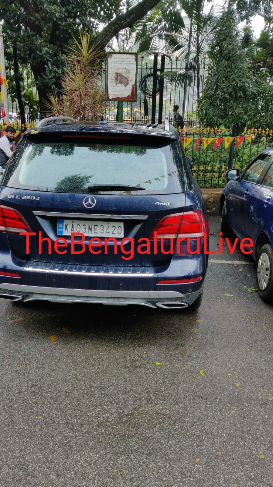 Rs 5 lakh stolen from Mercedes-Benz parked in BBMP head office 1 Rs 5 lakh stolen from Mercedes-Benz parked in BBMP head office