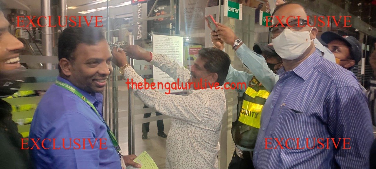 After Karnataka High Court's intervention, BBMP unlocks Mantri Mall at 10 pm 1 After Karnataka High Court's intervention, BBMP unlocks Mantri Mall at 10 pm
