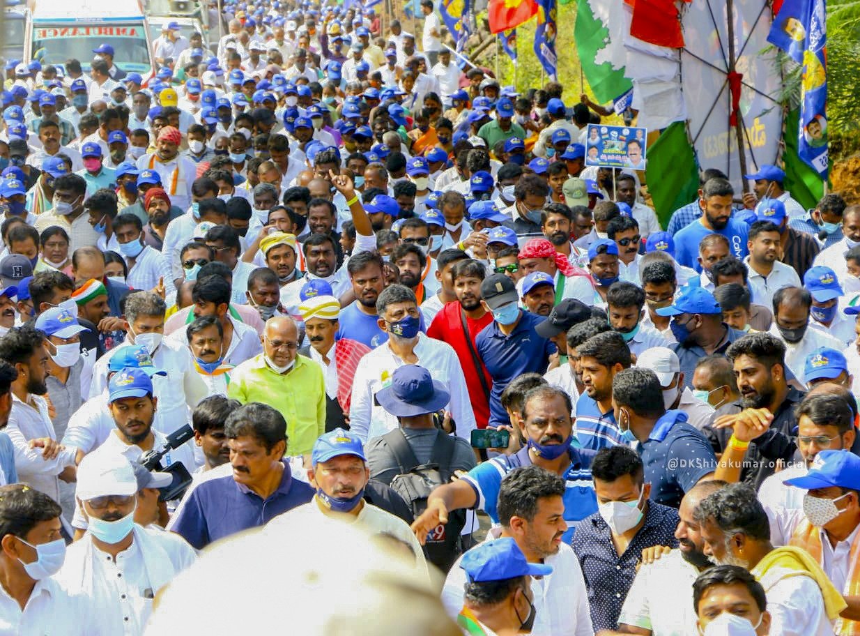 DK Shivakumar at Mekedattu padayatra on January 10